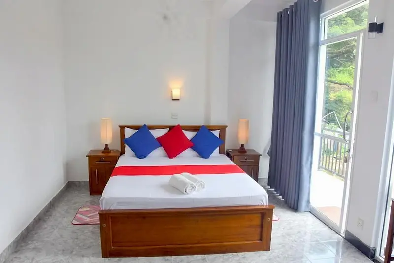 Room with blue and red cushions and balcony door